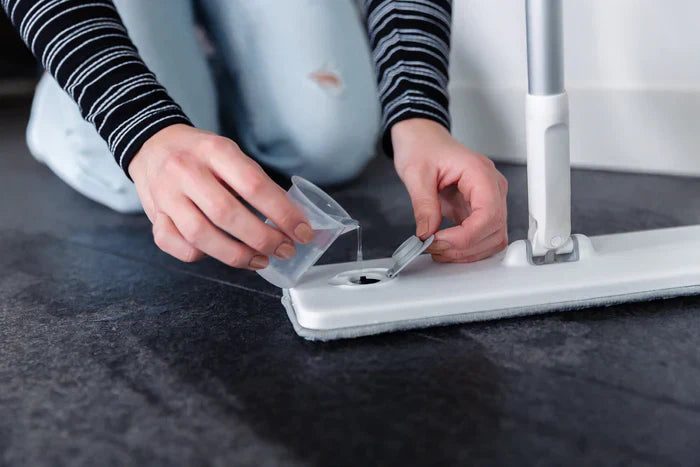 Warum Sie mit kaltem Wasser statt mit heißem Wasser wischen sollten