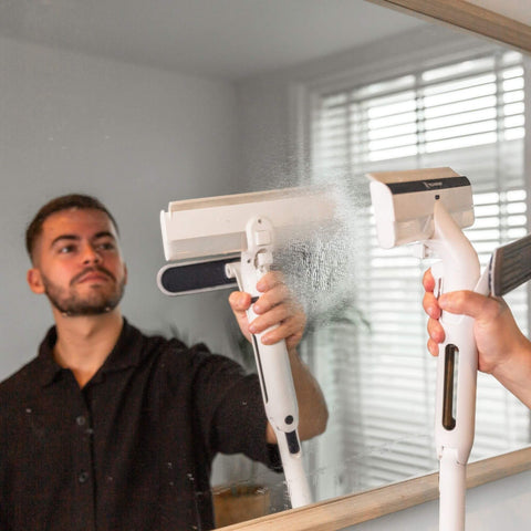 Fensterwischer mit Teleskopstiel und Spray